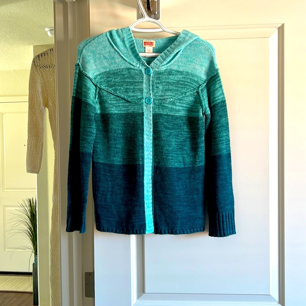 Gently used, tags are still crunchy, so never used. Beautiful colored teals
